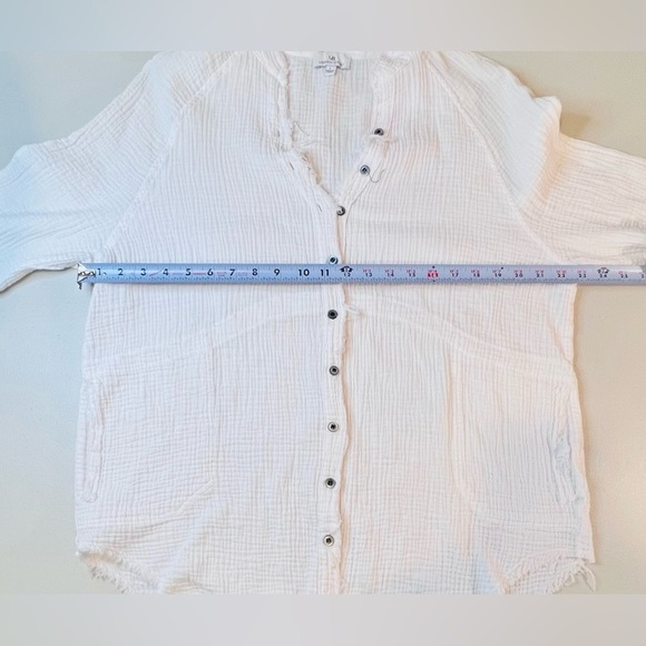 Urban Daizy Soft Gauzy Button Front Vintage Shirt Raw Frayed Hem Oversized Sz L - Picture 4 of 11